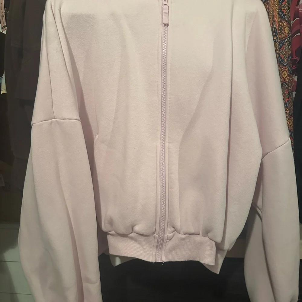 Blogilates pink marshmallow hoodie - Picture 2 of 9